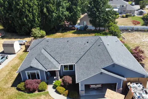 A completed Malarkey Vista roof and front elevation at Driftwood Point